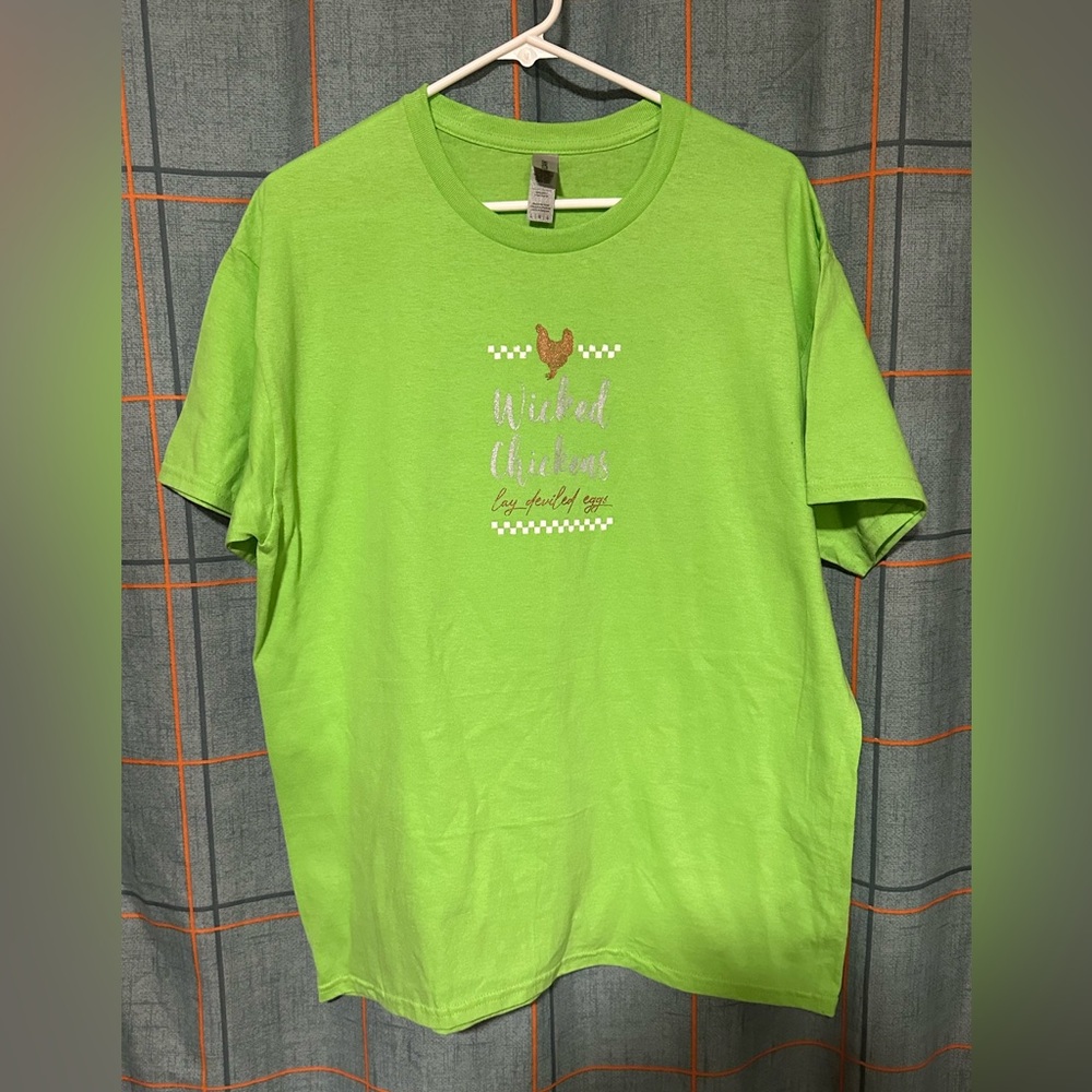 Wicked chicken tee💚